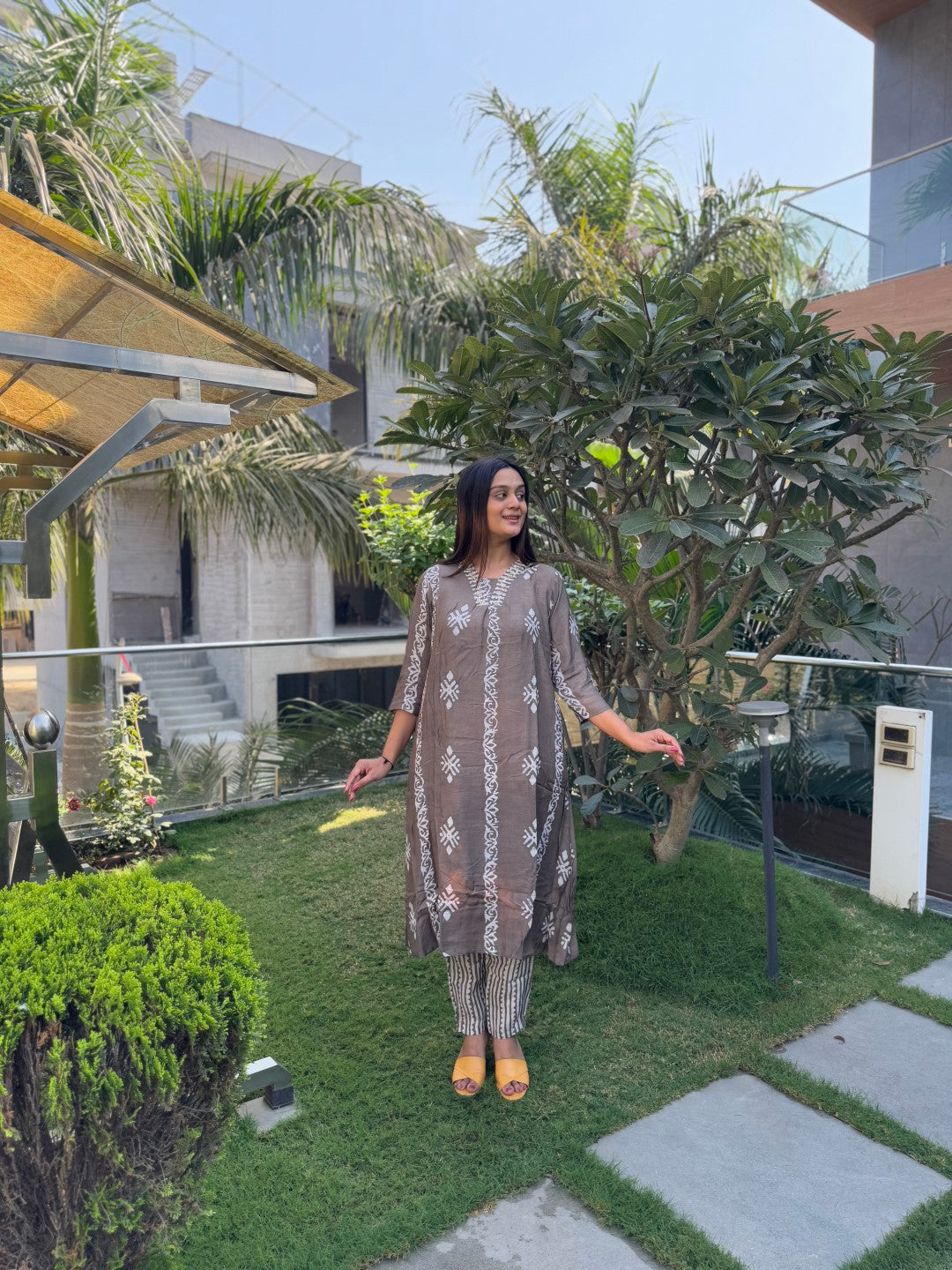 Pure Visscose Muslin V-Neck Grey Kurti Pant Set